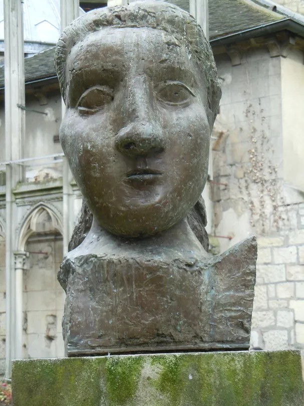 4_Le buste La Poésie en l'honneur de Guillaume Apollinaire