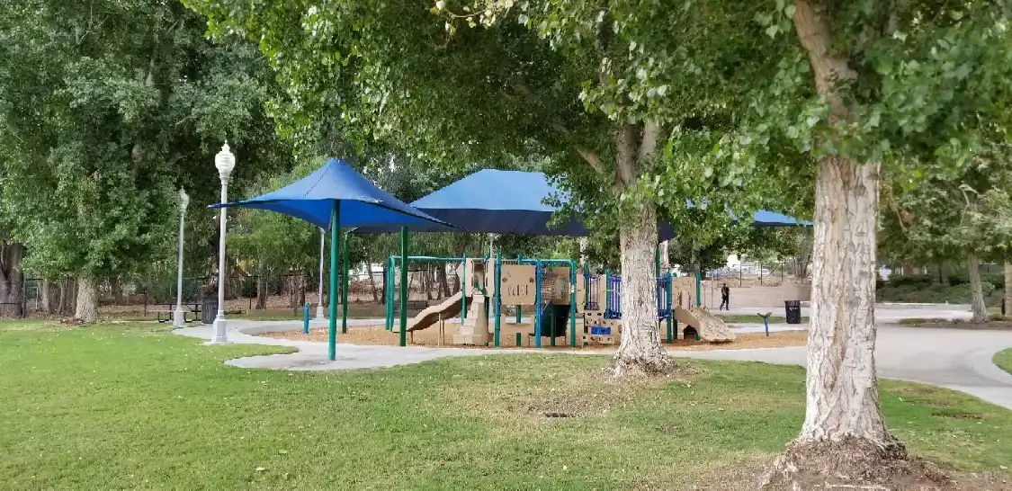 Hotels near Perret Park