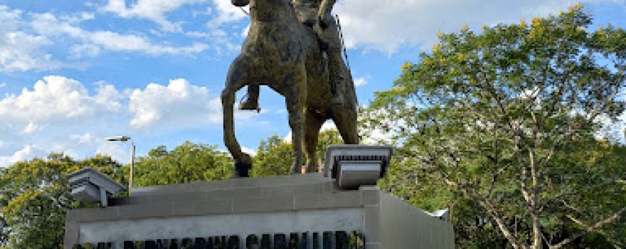 Plaza "Bernardino Caballero", Villa Florida