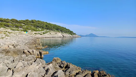 Plaža na kamenu