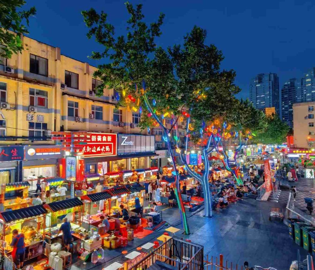 Qingdaobei Railway Station/Licun Night Market
