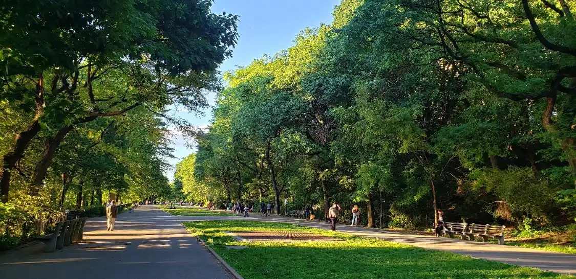Hotels near Riverside Park