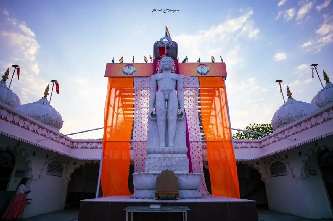 Các khách sạn gần Gomatgiri