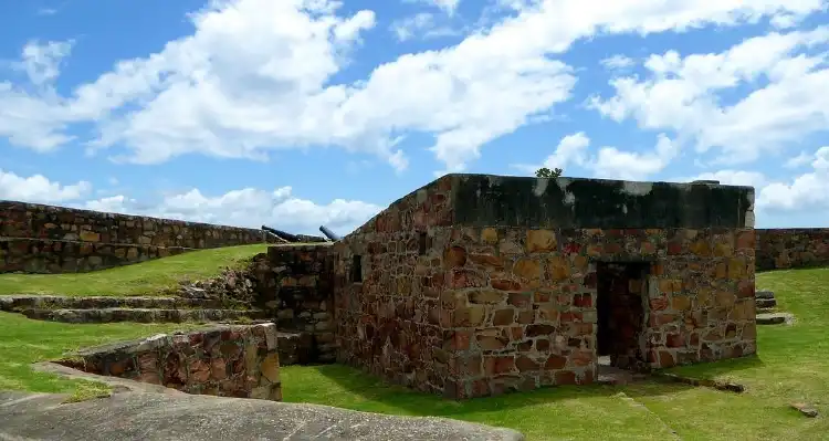 Hotels near Fort Frederick, Eastern Cape