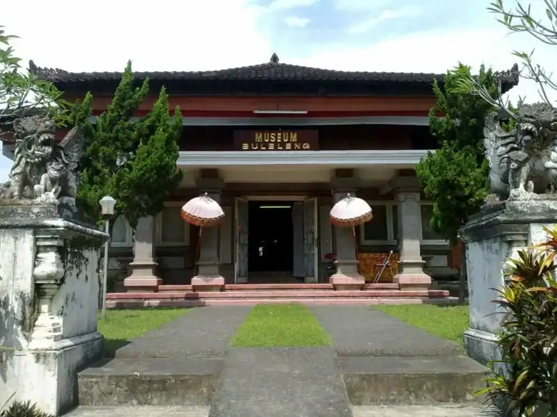 Hotels near Gedong Kertya Museum