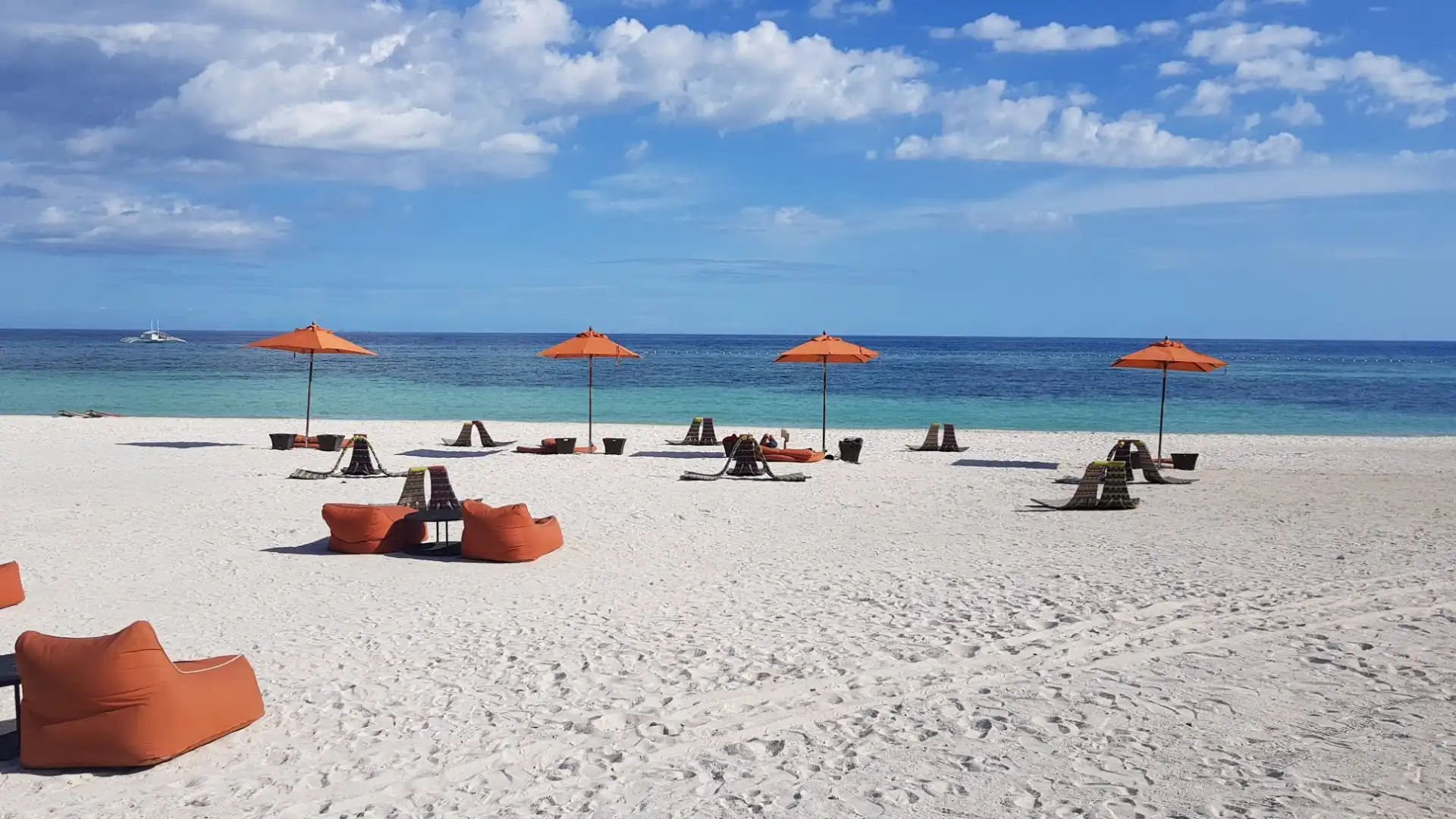 Hotels near Dumaluan Beach