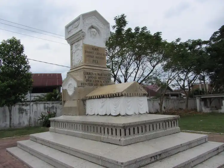 Các khách sạn gần Remains of Koetaradja