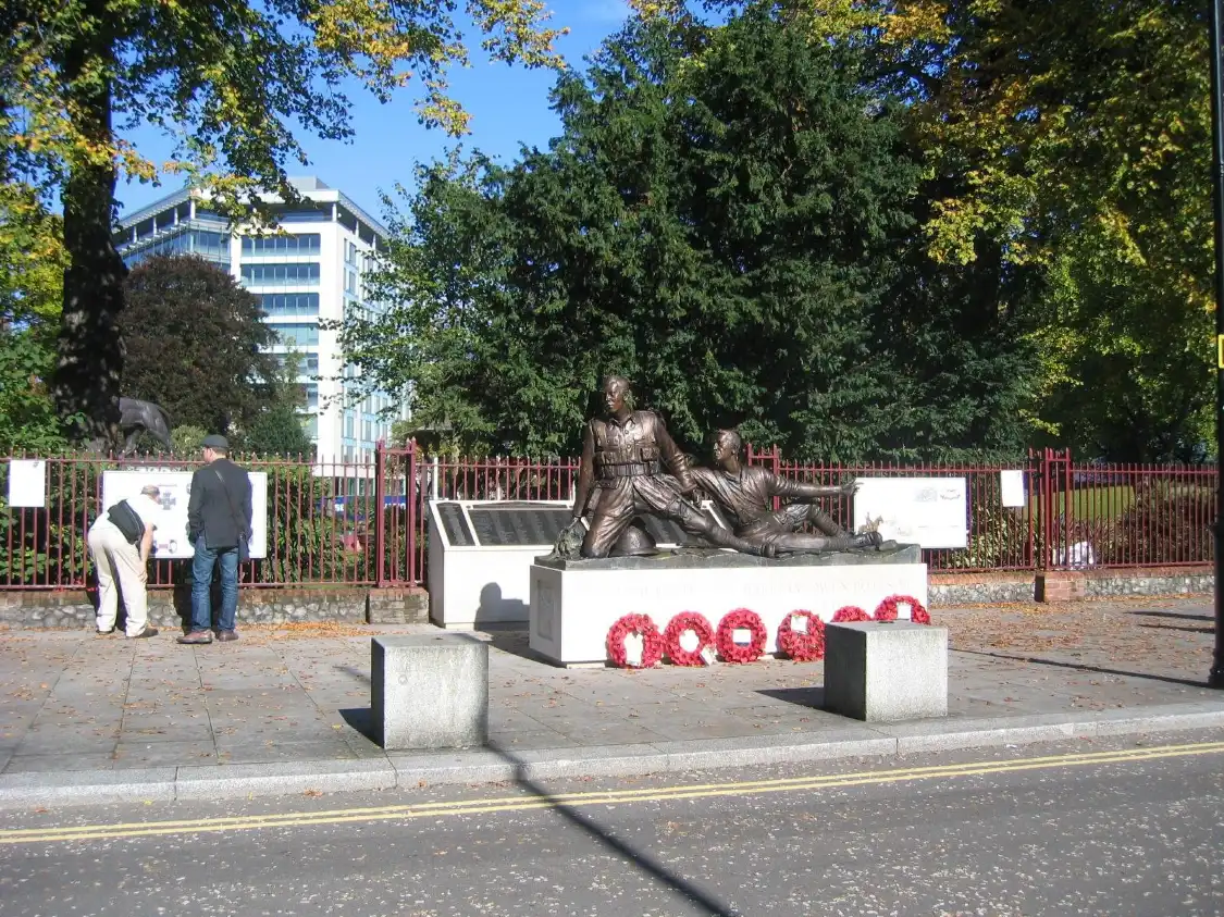 Hotel in zona The Berkshire Yeomanry and Trooper Potts Memorial