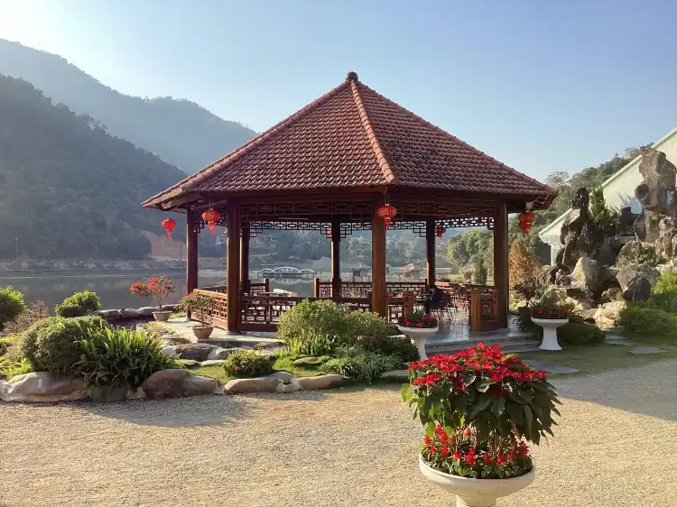 Hotels near Hot Spring Uva