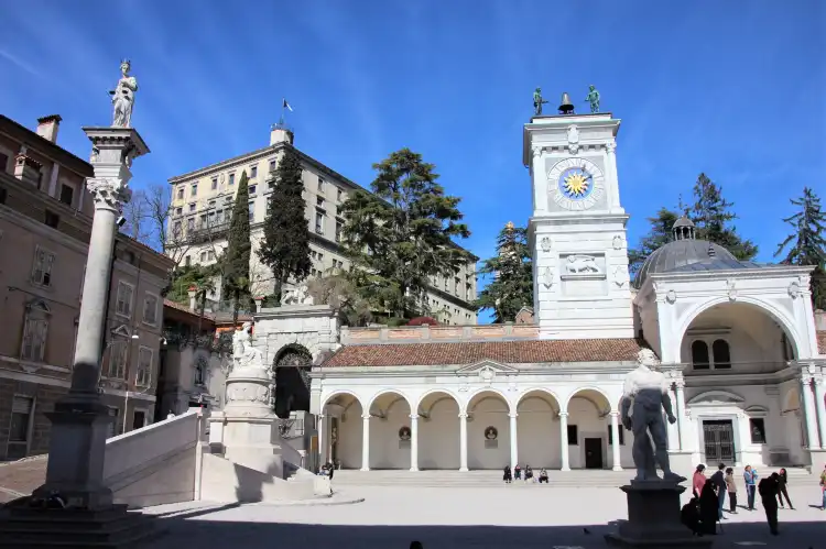 Hotels near Loggia of San Giovanni