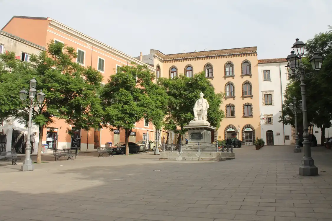 Hotels near Piazza Tola