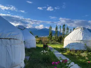 Nomad Lodge Issyk-Kul - Yurt Camp