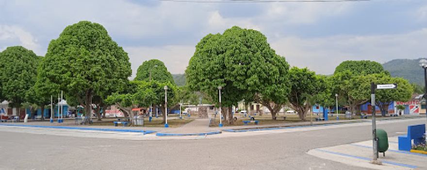 Plaza de Armas de Sacanche