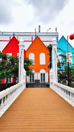 Compare 5 airports near Madiun City