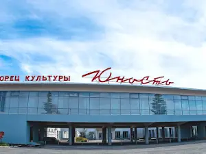 G. Kamensk-Ural'skogo Yunost' Dvorets Kul'tury