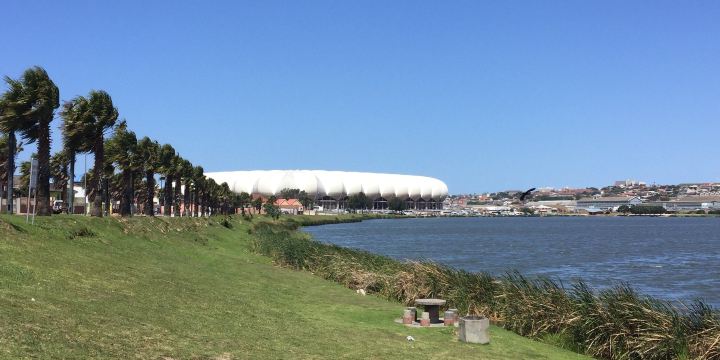 納爾遜·曼德拉海灣球場