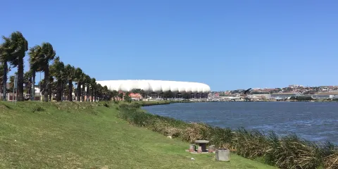 納爾遜·曼德拉海灣球場