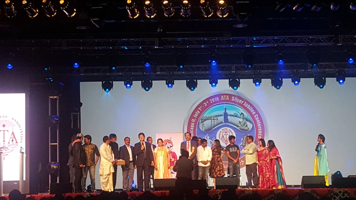 4_Donald E. Stephens Convention Center