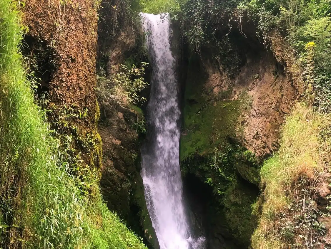 Dyserth Waterfall附近的飯店