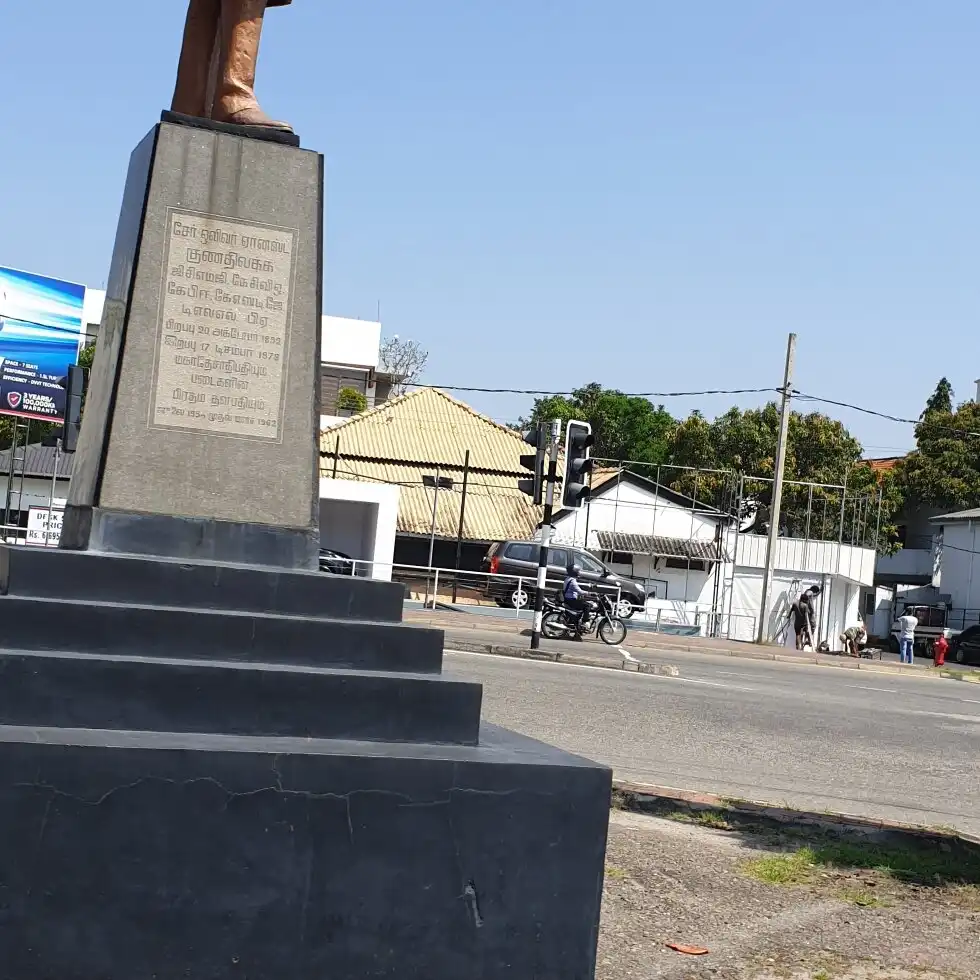 Hotels near Borella General Cemetery