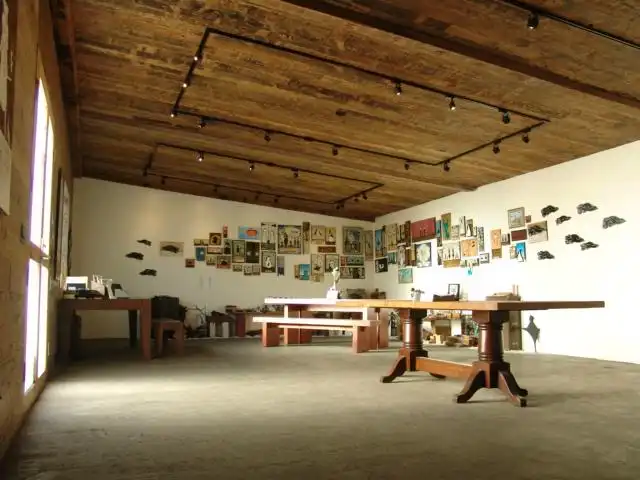 Các khách sạn gần Cactus Gallery