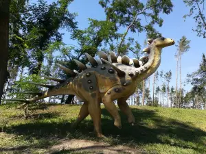 ZAUROLANDIA RODZINNY PARK ROZRYWKI