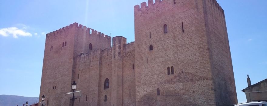 Alcazar De Los Condestables / Museo Historico De Las Merindades