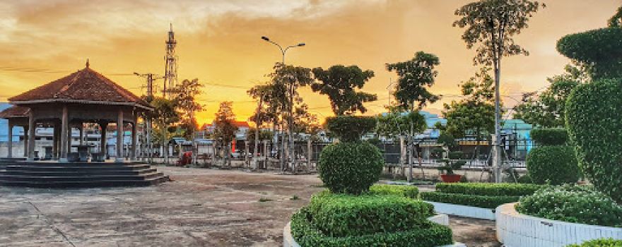 Công Viên Huyện Hòa Bình
