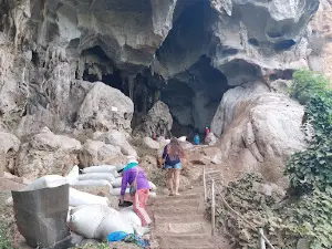 Wat Tham Pha Ya