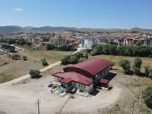 Kelkit GSB Yarı Olimpik Yüzme Havuzu