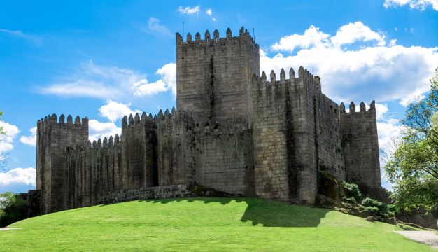 Compare 5 airports near Guimaraes