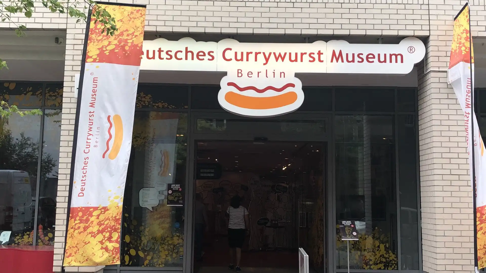 Currywurst Museum周辺のホテル