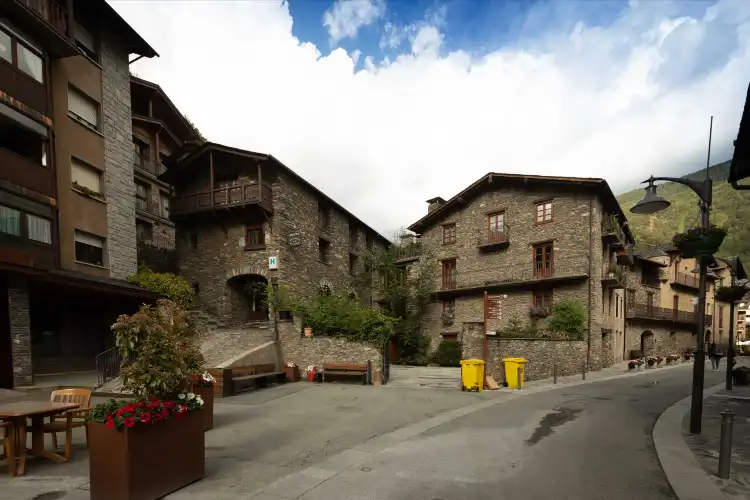 Hotel dekat Museu d'Areny i Plandolit & Museo Postal de Andorra