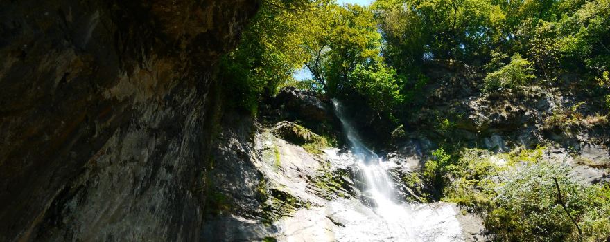 Водопад Махунцети