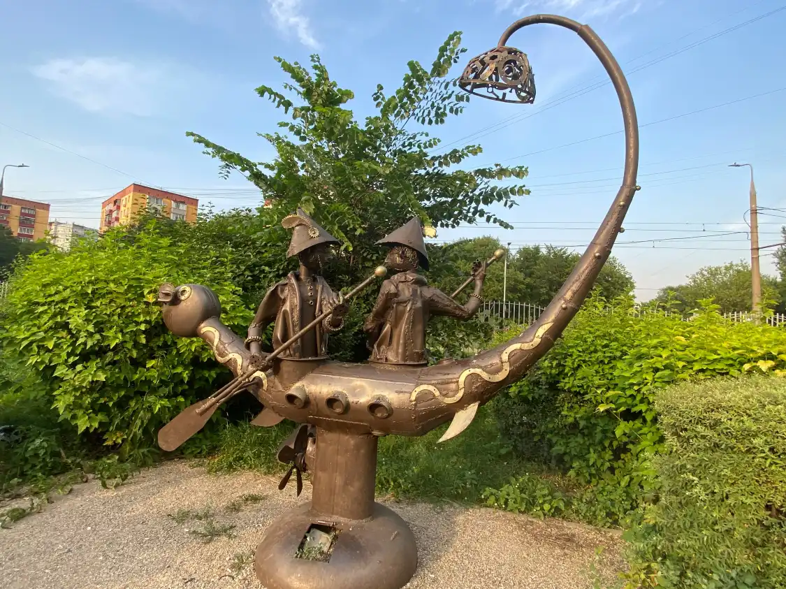 Hotels near Sculpture Zodiac Signs