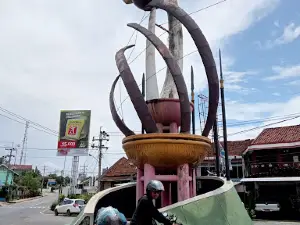 SIMPANG EMPAT BLAMBANGAN UMPU