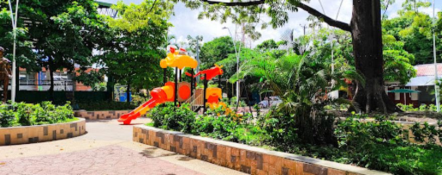 PARQUE PRINCIPAL ( hecho con material reciclable )