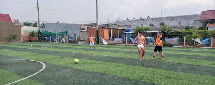 Sân bóng đá Xuân Phúc