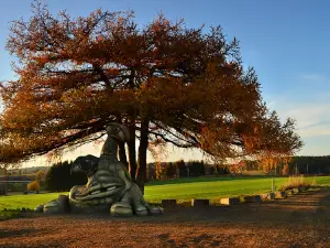 Hamroň - concrete statue