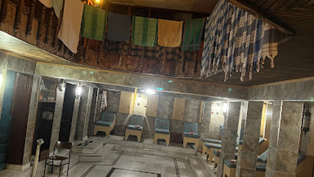 Tarihi 8 Direkli Hamam