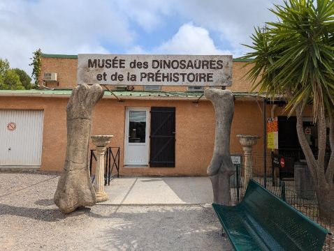 Musee - Parc des Dinosaures