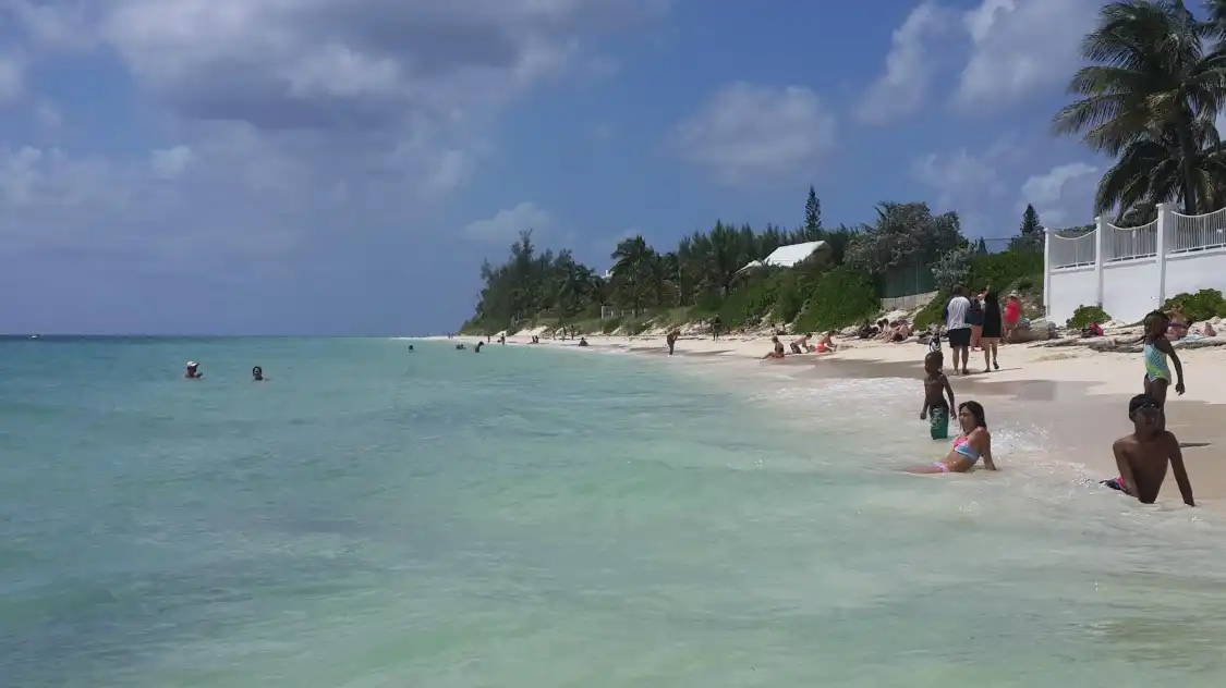 Hotels near Grand Bahama Wall
