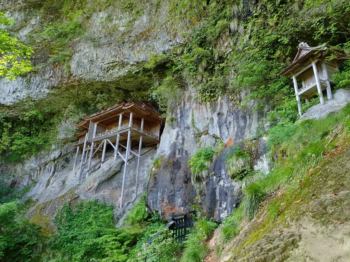 Hotels near NageireDou