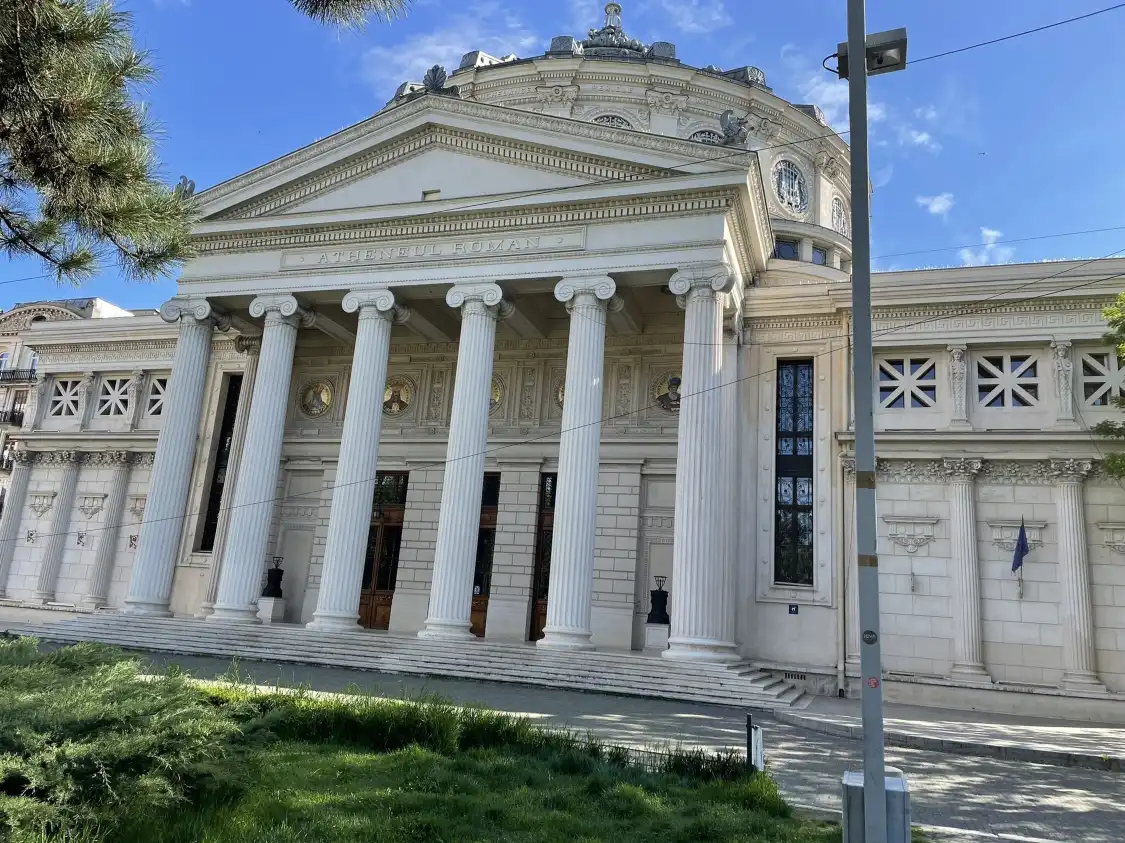 Hotels near Filarmonica Arad