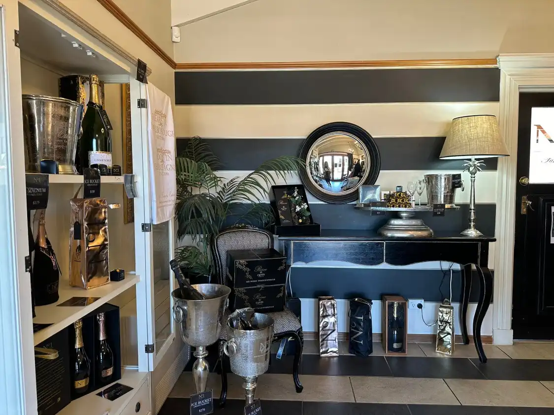 Hotels near No.1 Family Estate