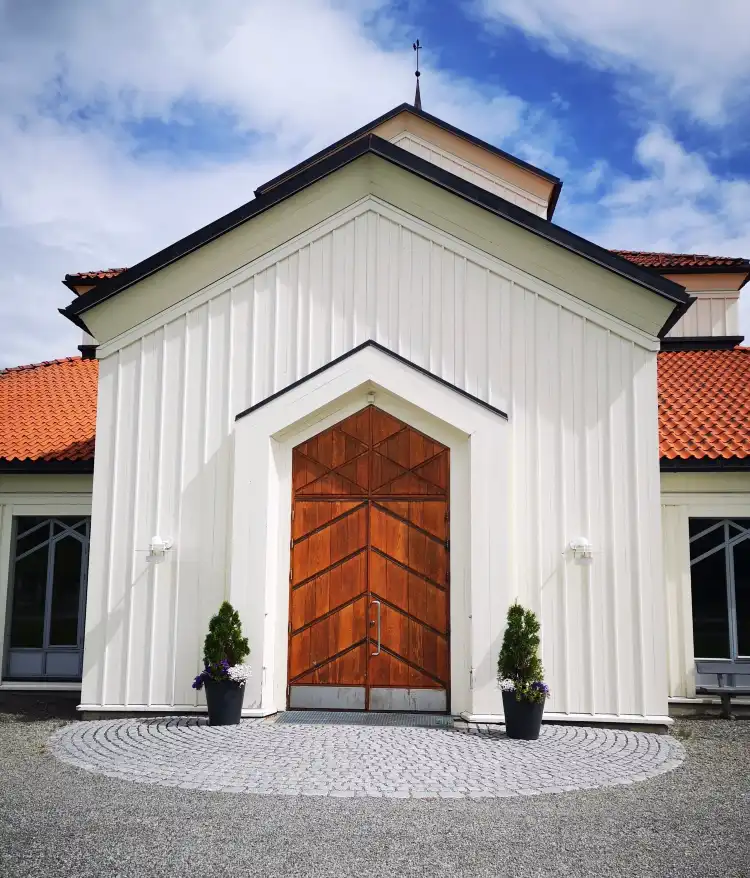 Hotels near Brumunddal kirke