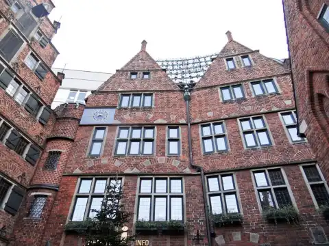 Hotel berhampiran House of Glockenspiel