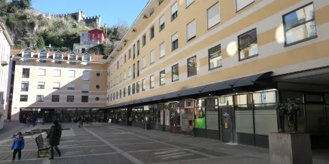 'Aggregamento' - Scultura in bronzo di Selim Abdullah