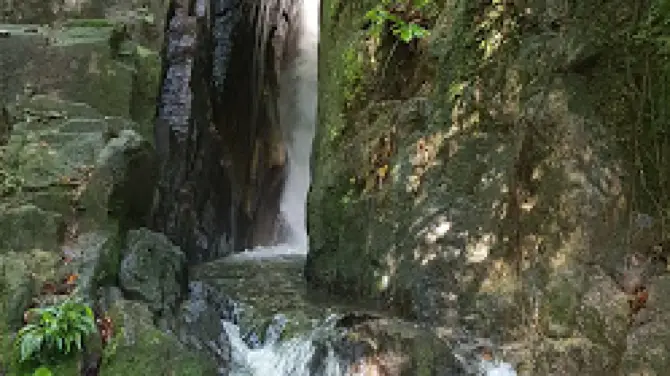 Batu Besar Air Terjun Sungai Tekala