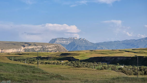 Memorial'nyy Kompleks "Belyye Zhuravli"